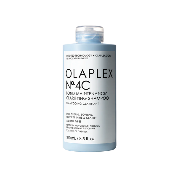 Le shampoing clarifiant Olaplex purifie les cheveux, optimise leur éclat naturel & les prépare efficacement à recevoir les bienfaits de votre routine capillaire